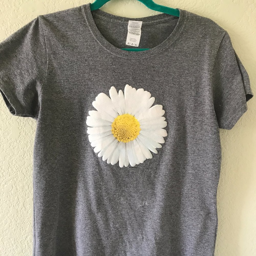 Gray Flower Short Sleeve Graphic T Shirt